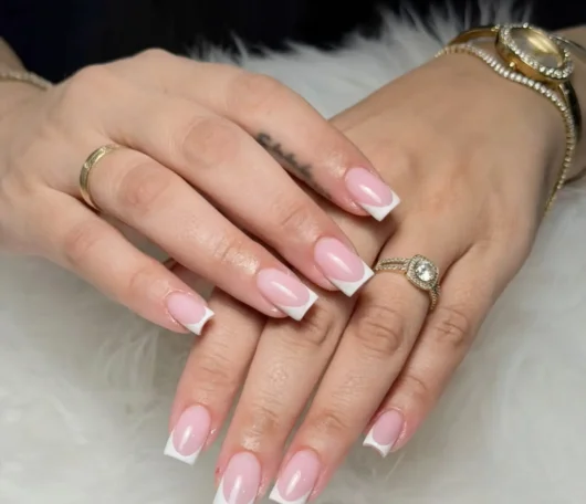 le-touch-manicure1 Μανικιούρ στο Le Touch Beauty Lounge στα Άνω Λιόσια